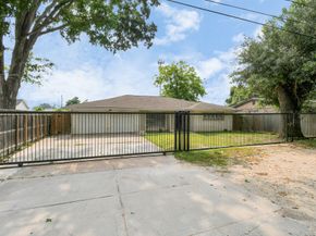 6814 Della Street, Houston TX 77093