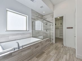 2715 Cohn Garden, Houston TX 77007