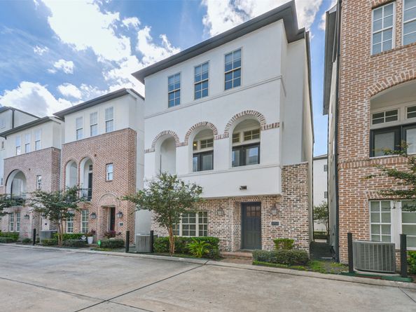 2715 Cohn Garden, Houston TX 77007