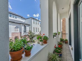 2715 Cohn Garden, Houston TX 77007