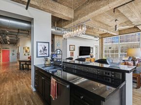 204 Travis Street 4E, Houston TX 77002