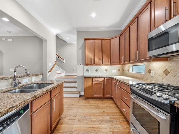 2505 dallas, Houston TX 77003