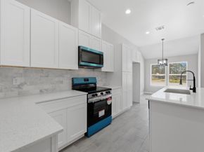 411 S 12th St, Conroe TX 77301