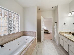 5734 Petty Street, Houston TX 77007