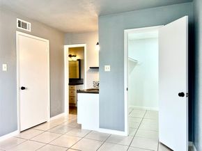 2750 Holly Hall Street 605, Houston TX 77054