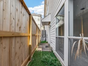 2250 La Branch Street, Houston TX 77002