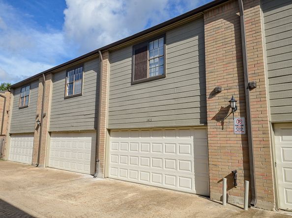 9850 Pagewood Lane 1403, Houston TX 77042