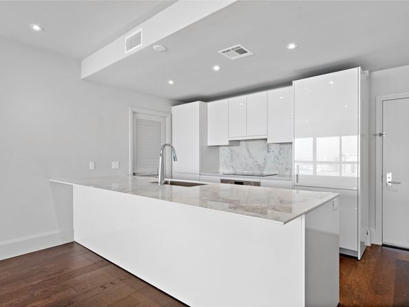 1701 Hermann Drive 30D, Houston TX 77004