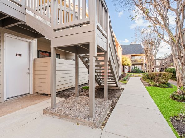 2829 Timmons Lane 201, Houston TX 77027