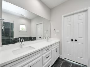 6910 J W Peavy Drive, Houston TX 77011