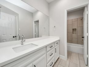 6910 J W Peavy Drive, Houston TX 77011