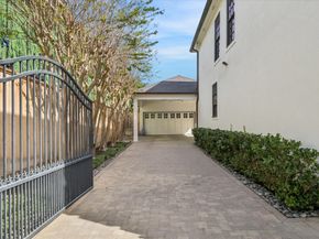 3738 Wickersham Ln, Houston TX 77027