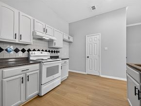 2710 Grants Lake Boulevard L8, Sugar Land TX 77479