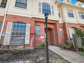 2710 Grants Lake Boulevard L8, Sugar Land TX 77479