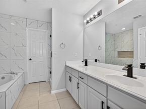 2710 Grants Lake Boulevard L8, Sugar Land TX 77479