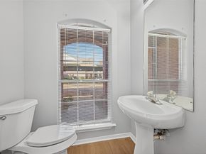 2710 Grants Lake Boulevard L8, Sugar Land TX 77479