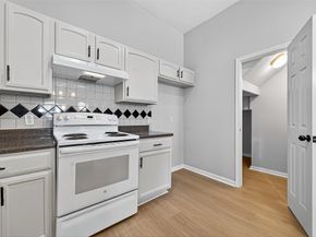 2710 Grants Lake Boulevard L8, Sugar Land TX 77479