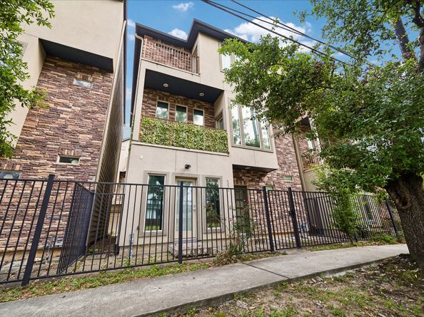 4833 Chenevert Street, Houston TX 77004