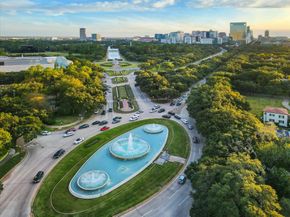 4833 Chenevert Street, Houston TX 77004