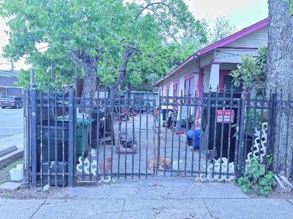 1006 Panama Street, Houston TX 77009