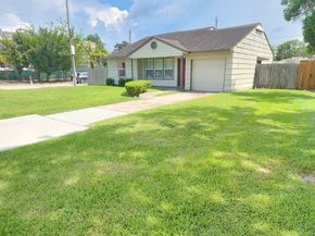 5501 Huisache Street, Houston TX 77081