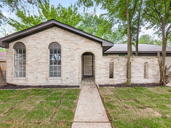 338 Coach Lamp Lane, Houston TX 77060