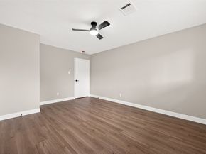 338 Coach Lamp Lane, Houston TX 77060
