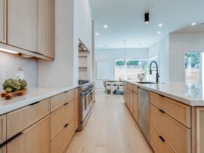 1701 BANKS Street, Houston TX 77098