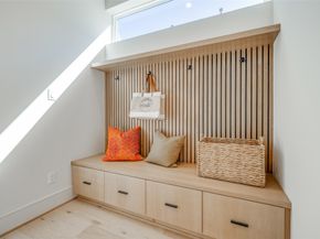 1701 BANKS Street, Houston TX 77098