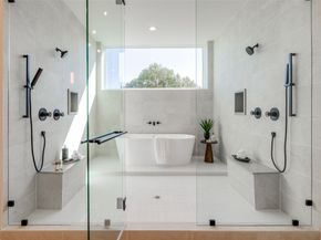 1701 BANKS Street, Houston TX 77098