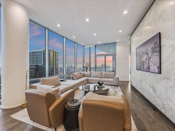 2727 Kirby Drive 27J, Houston TX 77098