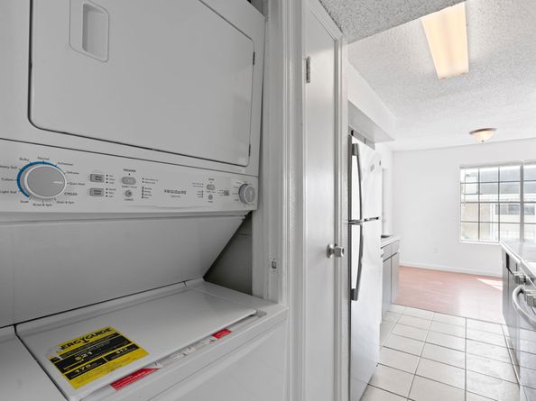 2750 Holly Hall Street 1806, Houston TX 77054