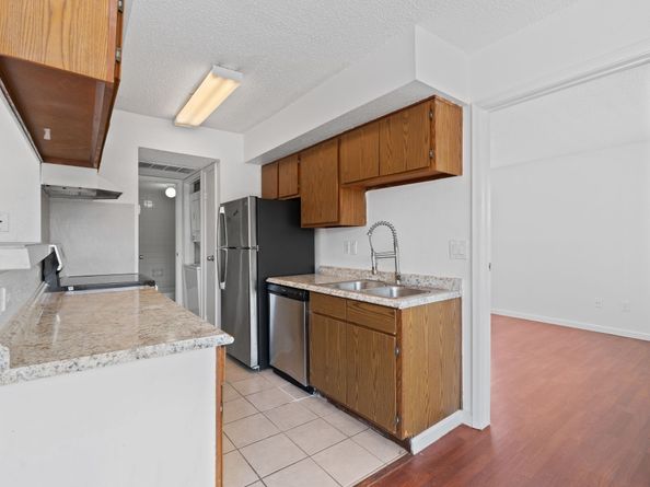 2750 Holly Hall Street 1806, Houston TX 77054