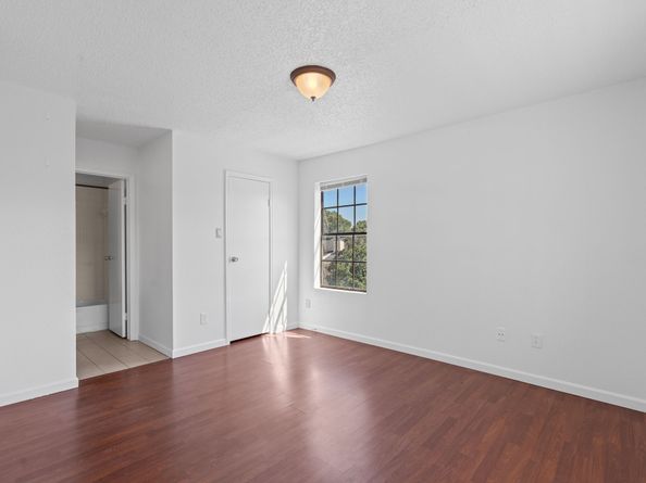 2750 Holly Hall Street 1806, Houston TX 77054