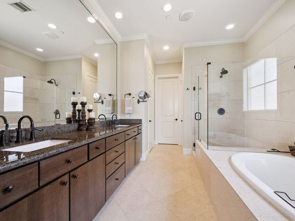 1305 W Bell Street, Houston TX 77019