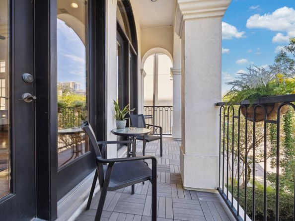 1305 W Bell Street, Houston TX 77019
