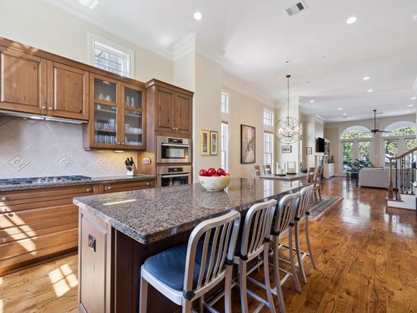 1305 W Bell Street, Houston TX 77019