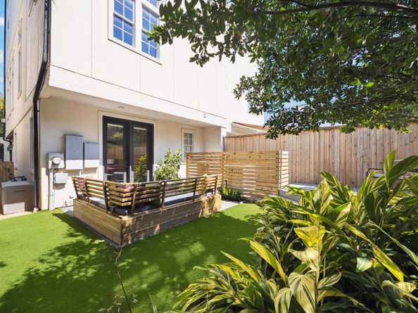 1305 W Bell Street, Houston TX 77019
