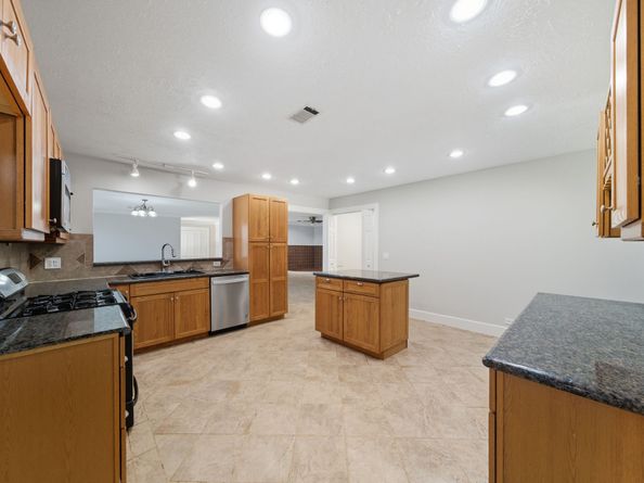 8527 Ridgepoint Drive, Houston TX 77055