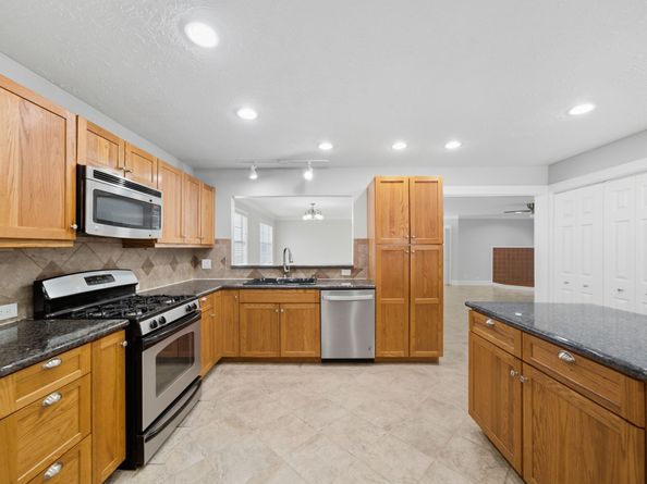 8527 Ridgepoint Drive, Houston TX 77055