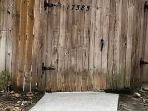 17585 Red Oak Drive 7585, Houston TX 77090