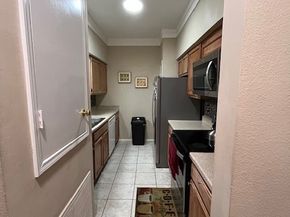 17585 Red Oak Drive 7585, Houston TX 77090