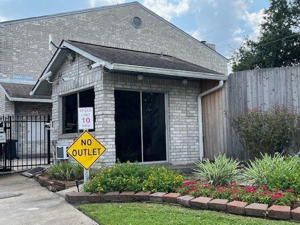 17585 Red Oak Drive 7585, Houston TX 77090