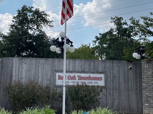 17585 Red Oak Drive 7585, Houston TX 77090