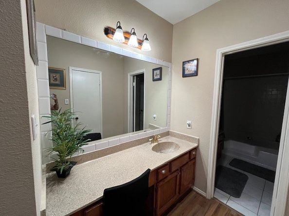 17585 Red Oak Drive 7585, Houston TX 77090