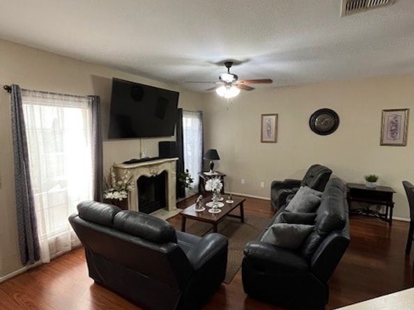 17585 Red Oak Drive 7585, Houston TX 77090