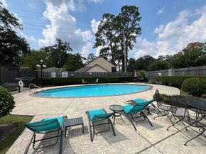 17585 Red Oak Drive 7585, Houston TX 77090