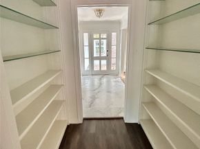 10010 Burgoyne Road, Houston TX 77042