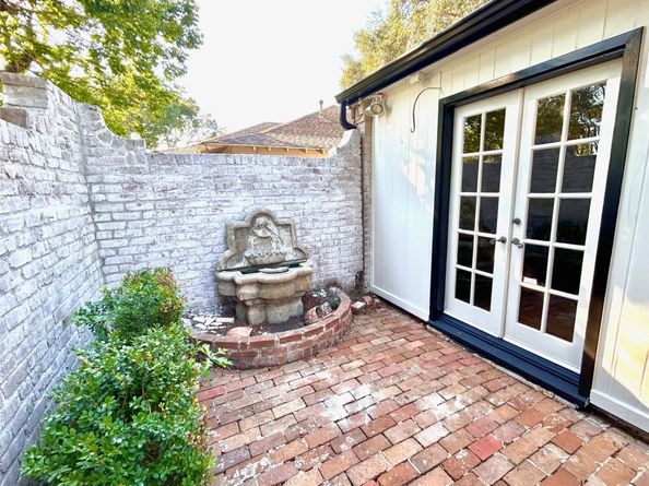 10010 Burgoyne Road, Houston TX 77042