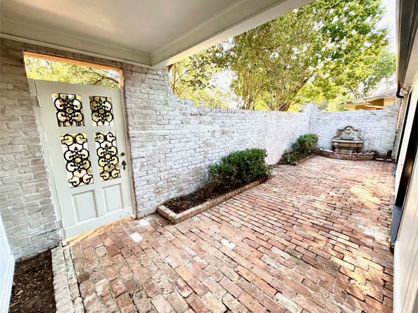 10010 Burgoyne Road, Houston TX 77042